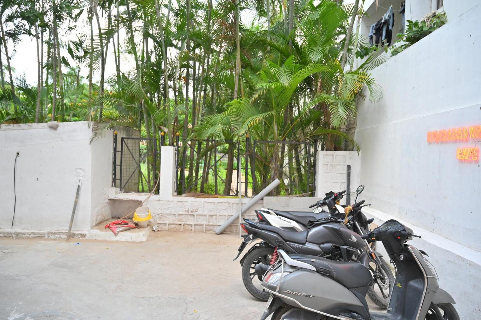 Hyderabad Wanderers Cave Hotel Exterior foto